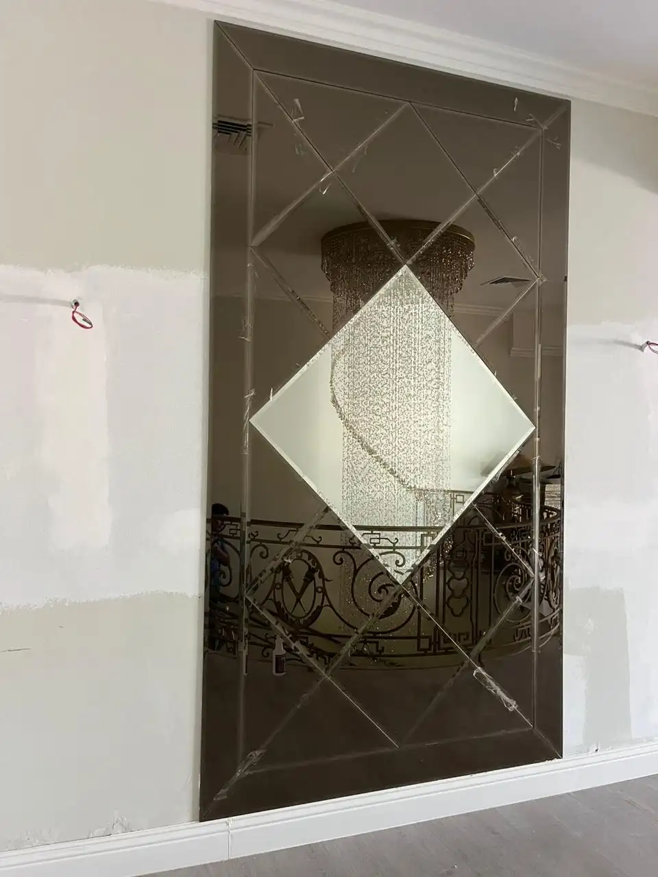 مرآة ديكورية مضيئة ليد مودرن - مؤسسة الابتكار للزجاج بجدة